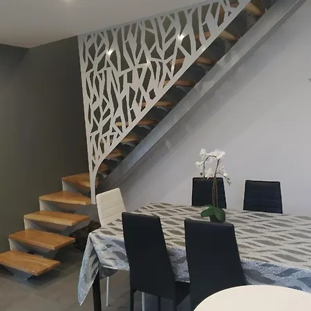 Duplex 3 Chambres Avec Climatisation Et Terrasse *